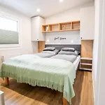 Luxus Schlaffass Und Tinyhouse Am Angeln Boot Sup Mit Sauna Und Jacuzzi Appartement *