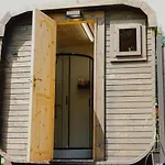 Appartement Luxus Schlaffass Und Tinyhouse Am Angeln Boot Sup Mit Sauna Und Jacuzzi Twist