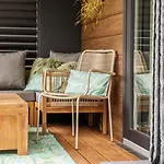 Luxus Schlaffass Und Tinyhouse Am Angeln Boot Sup Mit Sauna Und Jacuzzi Twist
