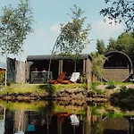Appartement Luxus Schlaffass Und Tinyhouse Am Angeln Boot Sup Mit Sauna Und Jacuzzi