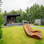 Luxus Schlaffass Und Tinyhouse Am Angeln Boot Sup Mit Sauna Und Jacuzzi Twist