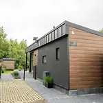 Luxus Schlaffass Und Tinyhouse Am Angeln Boot Sup Mit Sauna Und Jacuzzi Appartement *