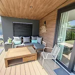 Luxus Schlaffass Und Tinyhouse Am Angeln Boot Sup Mit Sauna Und Jacuzzi
