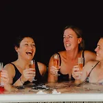 Luxus Schlaffass Und Tinyhouse Am Angeln Boot Sup Mit Sauna Und Jacuzzi Twist