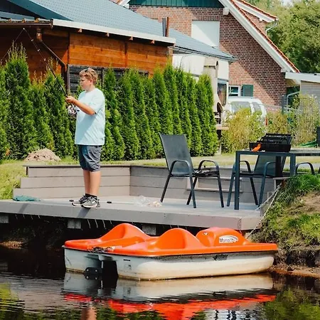 Luxus Schlaffass Und Tinyhouse Am Angeln Boot Sup Mit Sauna Und Jacuzzi Apartmán *