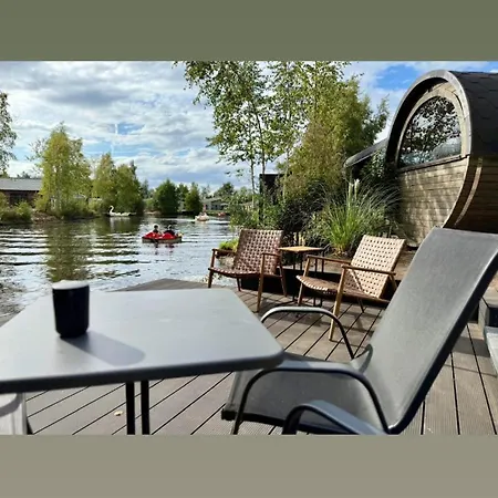 Luxus Schlaffass Und Tinyhouse Am Angeln Boot Sup Mit Sauna Und Jacuzzi Apartmán *