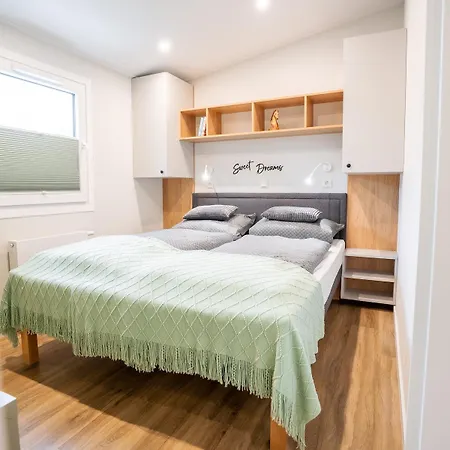 Luxus Schlaffass Und Tinyhouse Am Angeln Boot Sup Mit Sauna Und Jacuzzi 아파트 *