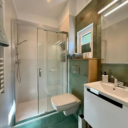 Luxus Schlaffass Und Tinyhouse Am Angeln Boot Sup Mit Sauna Und Jacuzzi
