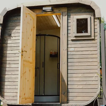 아파트 Luxus Schlaffass Und Tinyhouse Am Angeln Boot Sup Mit Sauna Und Jacuzzi Twist