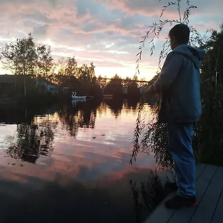 Luxus Schlaffass Und Tinyhouse Am Angeln Boot Sup Mit Sauna Und Jacuzzi Twist
