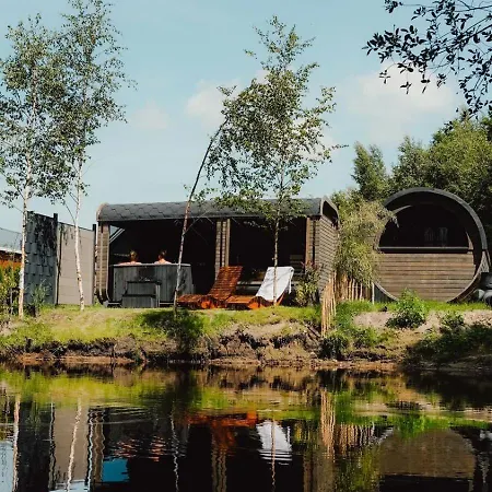 아파트 Luxus Schlaffass Und Tinyhouse Am Angeln Boot Sup Mit Sauna Und Jacuzzi