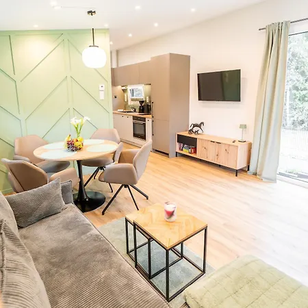아파트 Luxus Schlaffass Und Tinyhouse Am Angeln Boot Sup Mit Sauna Und Jacuzzi