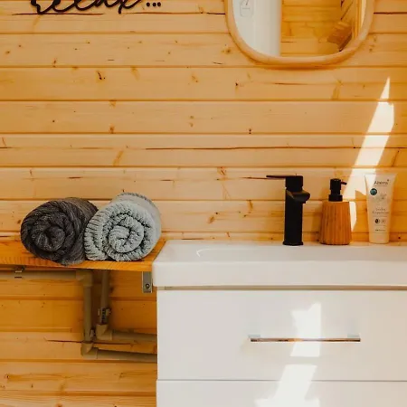 아파트 Luxus Schlaffass Und Tinyhouse Am Angeln Boot Sup Mit Sauna Und Jacuzzi