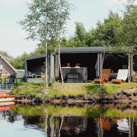 Apartmán Luxus Schlaffass Und Tinyhouse Am Angeln Boot Sup Mit Sauna Und Jacuzzi *