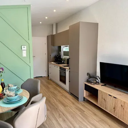 Luxus Schlaffass Und Tinyhouse Am Angeln Boot Sup Mit Sauna Und Jacuzzi Apartmán Twist