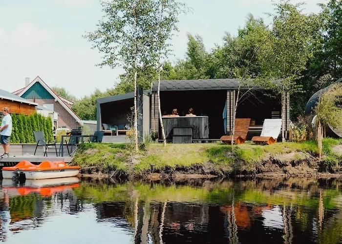 Luxus Schlaffass Und Tinyhouse Am Angeln Boot Sup Mit Sauna Und Jacuzzi