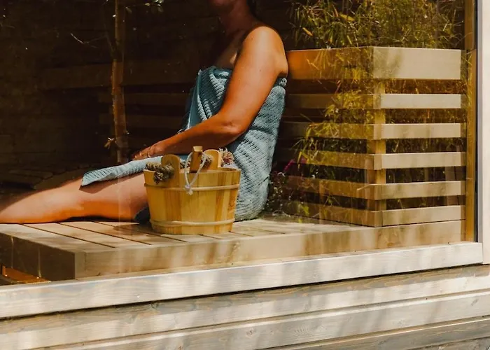 Luxus Schlaffass Und Tinyhouse Am Angeln Boot Sup Mit Sauna Und Jacuzzi דירה