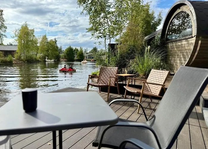 Luxus Schlaffass Und Tinyhouse Am Angeln Boot Sup Mit Sauna Und Jacuzzi דירה *