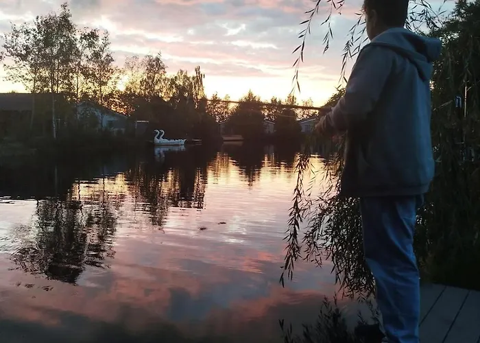 Luxus Schlaffass Und Tinyhouse Am Angeln Boot Sup Mit Sauna Und Jacuzzi Twist