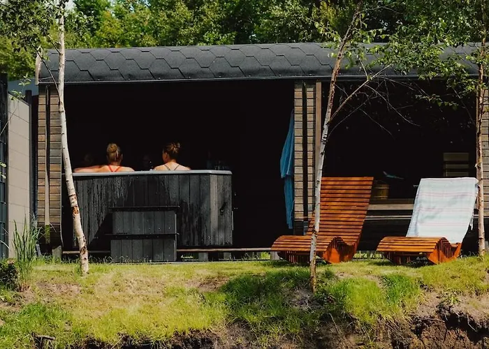 Luxus Schlaffass Und Tinyhouse Am Angeln Boot Sup Mit Sauna Und Jacuzzi Apartman