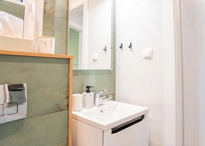 Luxus Schlaffass Und Tinyhouse Am Angeln Boot Sup Mit Sauna Und Jacuzzi Apartman Twist