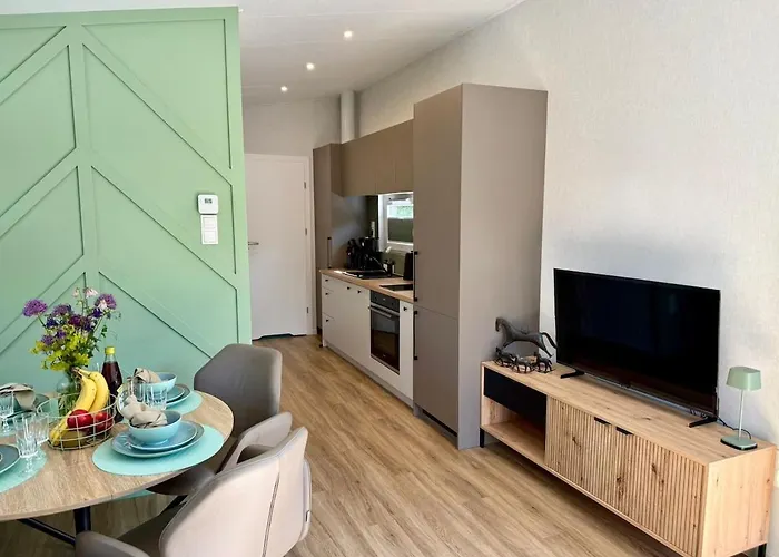 Luxus Schlaffass Und Tinyhouse Am Angeln Boot Sup Mit Sauna Und Jacuzzi Apartman Twist