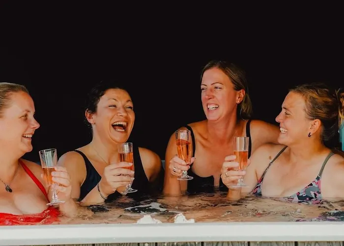 Luxus Schlaffass Und Tinyhouse Am Angeln Boot Sup Mit Sauna Und Jacuzzi Twist